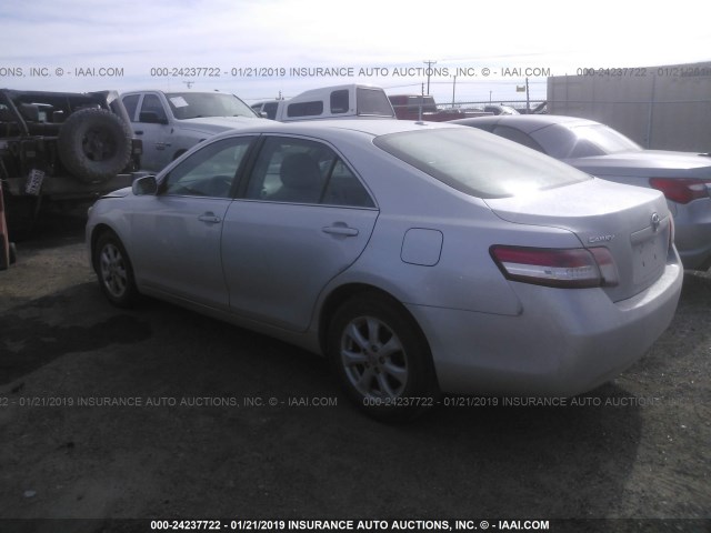4T1BF3EK2BU682924 - 2011 TOYOTA CAMRY SE/LE/XLE 银色 照片 3