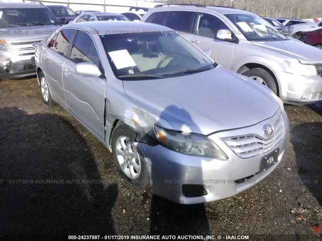 4T1BF3EK9BU712467 - 2011 TOYOTA CAMRY SE/LE/XLE 银色 照片 1