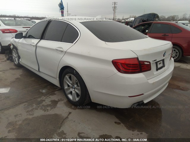 WBAXH5C5XDD111436 - 2013 BMW 528 XI WHITE photo 3