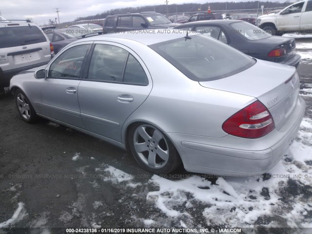 WDBUF70J06A890938 - 2006 MERCEDES-BENZ E 500 SILVER photo 3