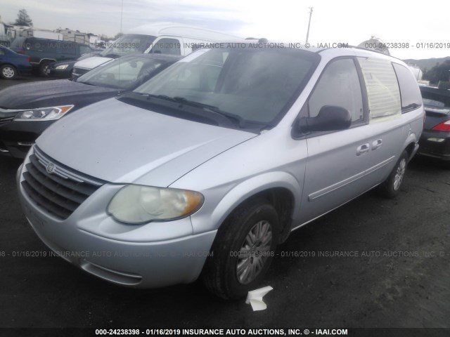 2C4GP44R05R446351 - 2005 CHRYSLER TOWN & COUNTRY LX SILVER photo 2
