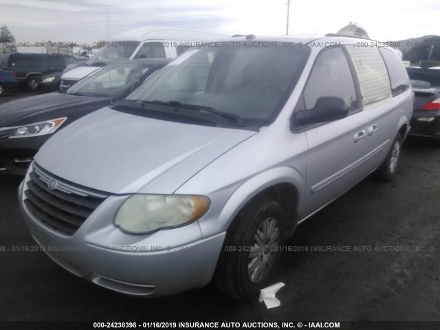 2C4GP44R05R446351 - 2005 CHRYSLER TOWN & COUNTRY LX SILVER photo 6
