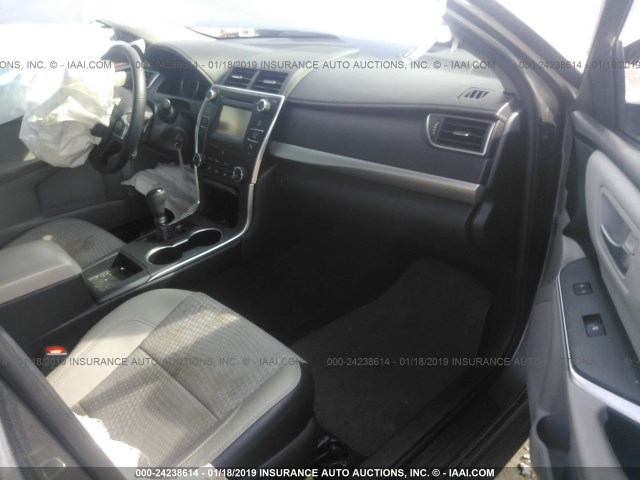 4T1BF1FK8FU954501 - 2015 TOYOTA CAMRY LE/XLE/SE/XSE GRAY photo 5