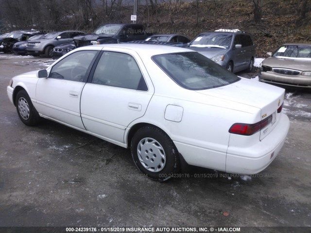 JT2BG22K4V0020864 - 1997 TOYOTA CAMRY LE/XLE WHITE photo 3