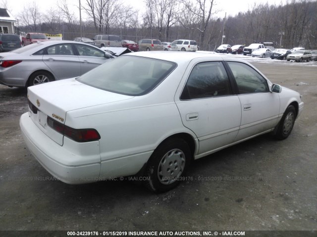 JT2BG22K4V0020864 - 1997 TOYOTA CAMRY LE/XLE WHITE photo 4