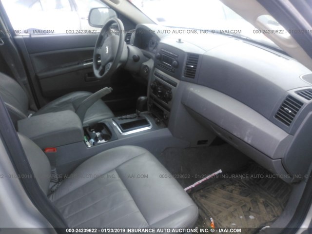 1J4GR48K95C674584 - 2005 JEEP GRAND CHEROKEE LAREDO/COLUMBIA/FREEDOM ვერცხლისფერი ფოტო 5