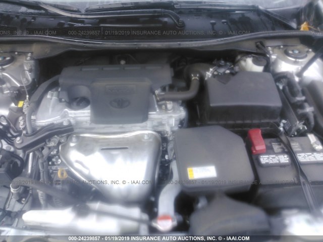 4T1BF1FK8GU548946 - 2016 TOYOTA CAMRY LE/XLE/SE/XSE SILVER photo 10