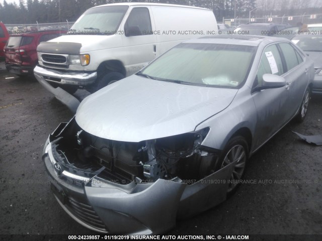 4T1BF1FK8GU548946 - 2016 TOYOTA CAMRY LE/XLE/SE/XSE SILVER photo 2