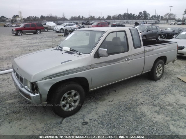 1N6SD16S3VC357218 - 1997 NISSAN TRUCK KING CAB SE/KING CAB XE SILVER photo 2