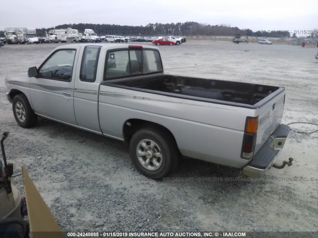 1N6SD16S3VC357218 - 1997 NISSAN TRUCK KING CAB SE/KING CAB XE SILVER photo 3