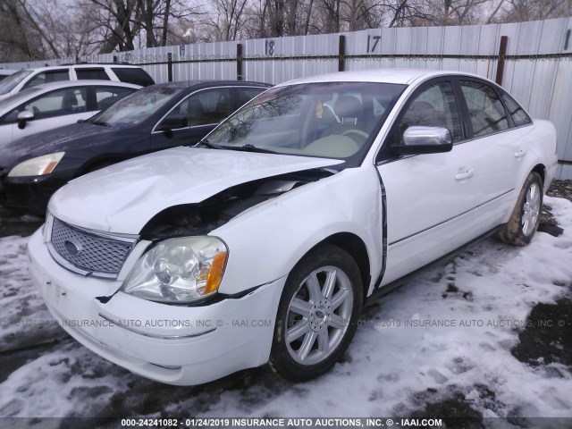 1FAFP28105G203697 - 2005 FORD FIVE HUNDRED LIMITED WHITE photo 2