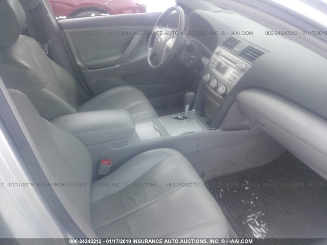 4T4BF3EK4AR046624 - 2010 TOYOTA CAMRY SE/LE/XLE 银色 照片 5