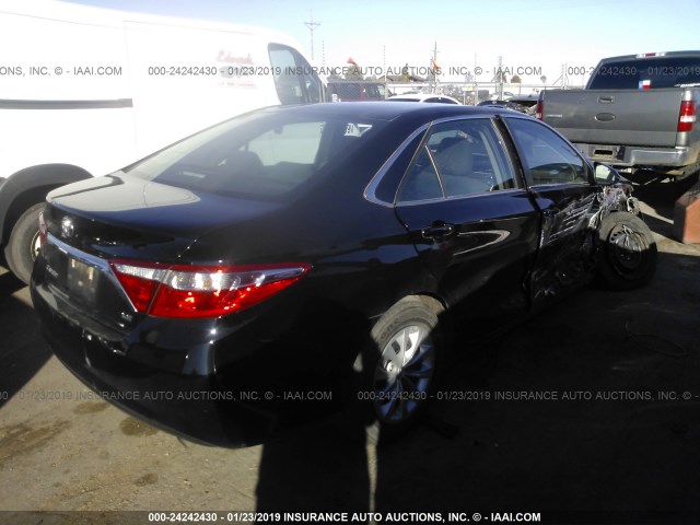 4T1BF1FK3HU634943 - 2017 TOYOTA CAMRY LE/XLE/SE/XSE BLACK photo 4