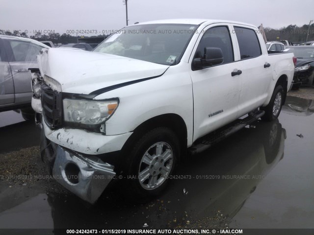 5TFEM5F19CX039768 - 2012 TOYOTA TUNDRA CREWMAX SR5 WHITE photo 2