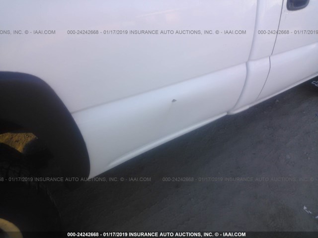 1GCEC14V43E371534 - 2003 CHEVROLET SILVERADO C1500 WHITE photo 6