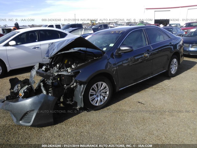 4T4BF1FK3DR327546 - 2013 TOYOTA CAMRY L/SE/LE/XLE 灰色 照片 2