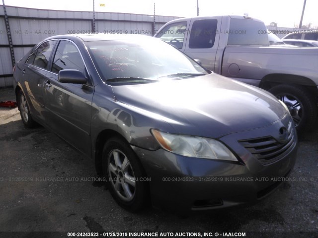 4T4BE46K88R020805 - 2008 TOYOTA CAMRY CE/LE/XLE/SE GRAY photo 1