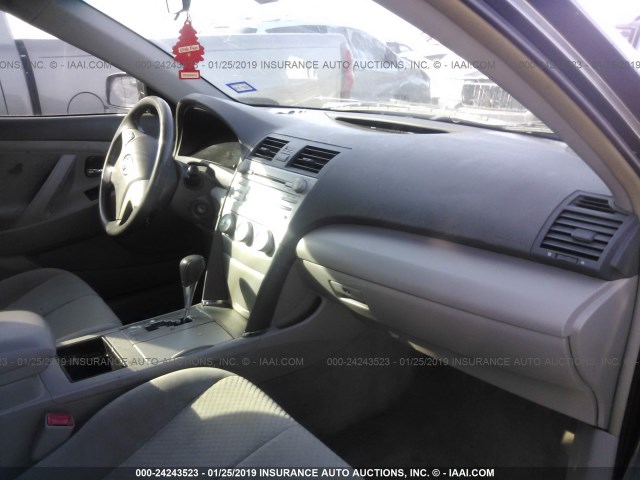 4T4BE46K88R020805 - 2008 TOYOTA CAMRY CE/LE/XLE/SE GRAY photo 5