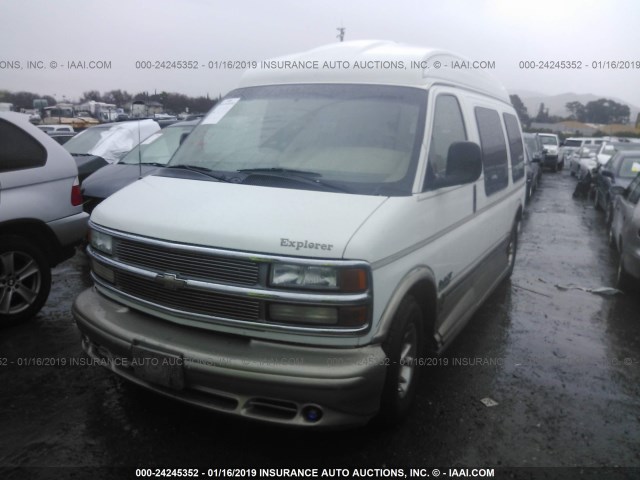 1GBFG15R2Y1269372 - 2000 CHEVROLET EXPRESS G1500  WHITE photo 2