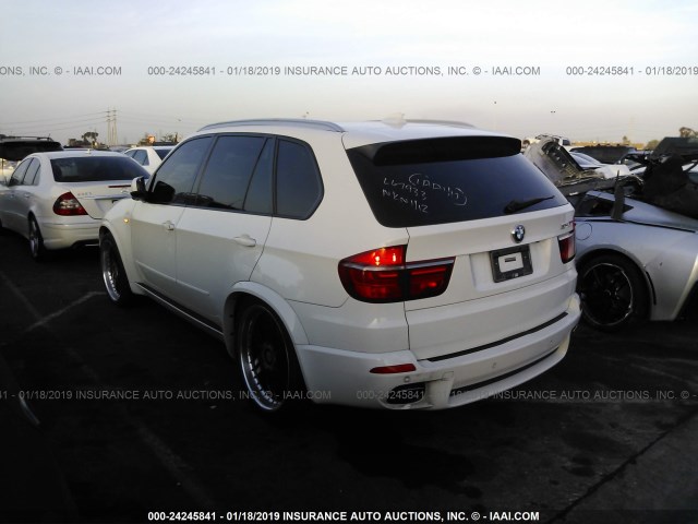 5UXZV8C50BLL67933 - 2011 BMW X5 XDRIVE50I WHITE photo 3