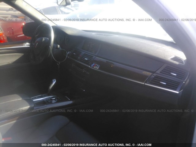 5UXZV8C50BLL67933 - 2011 BMW X5 XDRIVE50I WHITE photo 5