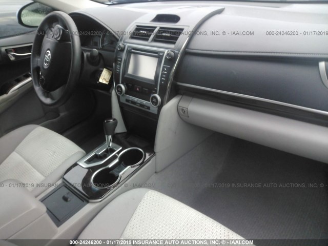 4T4BF1FK5DR290421 - 2013 TOYOTA CAMRY L/SE/LE/XLE Açıq mavi foto 5