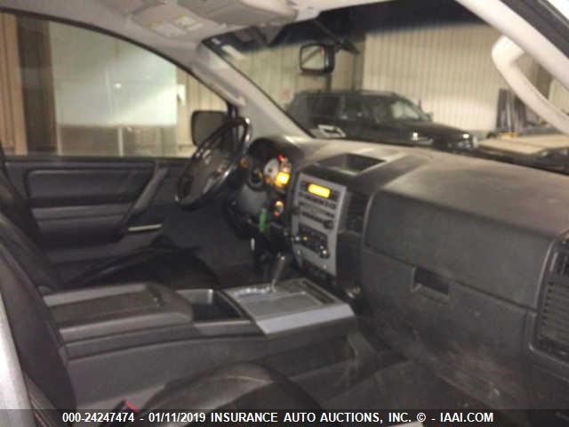 1N6BA07C48N354329 - 2008 NISSAN TITAN WHITE photo 5