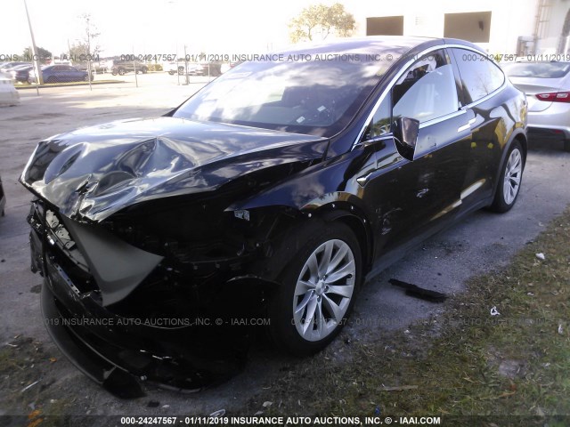 5YJXCAE29JF113471 - 2018 TESLA MODEL X BLACK photo 2