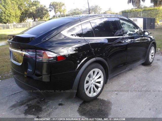 5YJXCAE29JF113471 - 2018 TESLA MODEL X BLACK photo 4