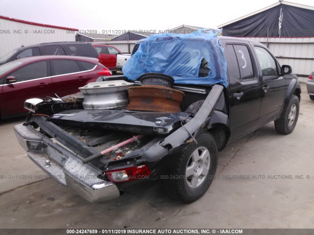 1N6AD07U05C448923 - 2005 NISSAN FRONTIER CREW CAB LE/SE/OFF ROAD BLACK photo 4