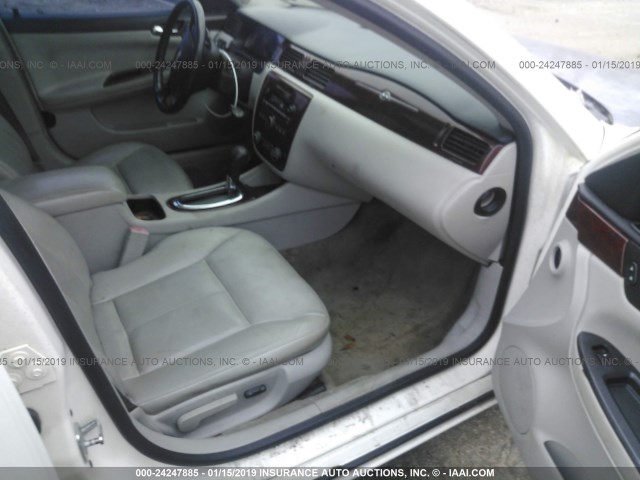 2G1WD58C269300687 - 2006 CHEVROLET IMPALA SUPER SPORT WHITE photo 5