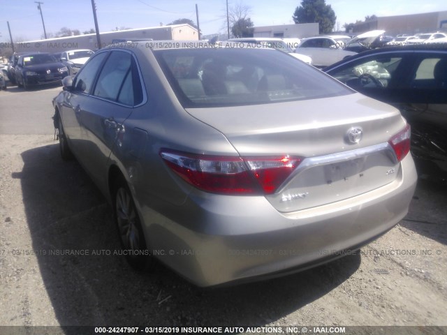 4T1BF1FK5FU893656 - 2015 TOYOTA CAMRY LE/XLE/SE/XSE GOLD photo 3
