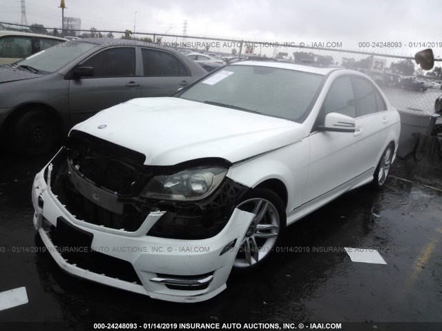 WDDGF4HB2DA805563 - 2013 MERCEDES-BENZ C 250 WHITE photo 2