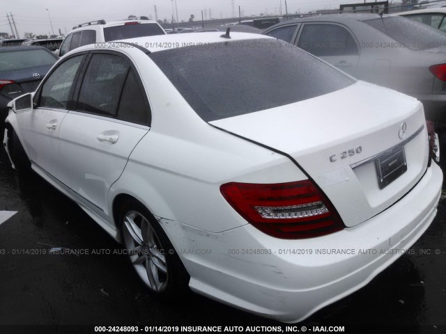 WDDGF4HB2DA805563 - 2013 MERCEDES-BENZ C 250 WHITE photo 3