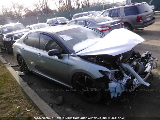 4T1BZ1HK2JU011923 - 2018 TOYOTA CAMRY XSE/XLE Gümüş foto 1