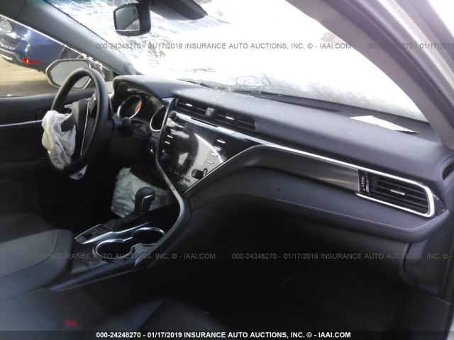 4T1BZ1HK2JU011923 - 2018 TOYOTA CAMRY XSE/XLE Gümüş foto 5
