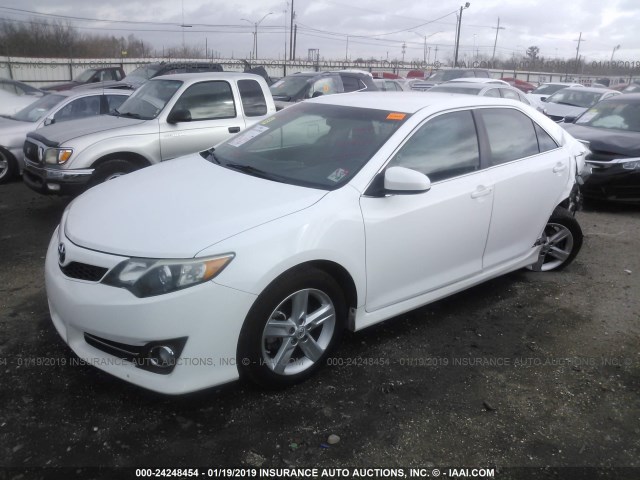 4T1BF1FK7CU136379 - 2012 TOYOTA CAMRY SE/LE/XLE 白色 照片 2