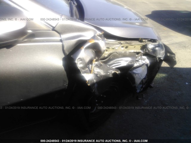 4T1BF1FK1HU804717 - 2017 TOYOTA CAMRY LE/XLE/SE/XSE GRAY photo 6