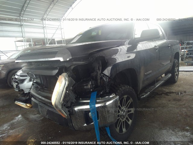 5TFEM5F17EX081214 - 2014 TOYOTA TUNDRA CREWMAX SR5 BLACK photo 2