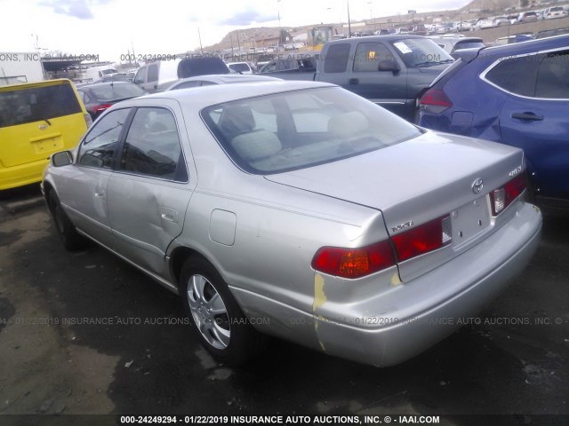 JT2BG22K2Y0416702 - 2000 TOYOTA CAMRY CE/LE/XLE SILVER photo 3