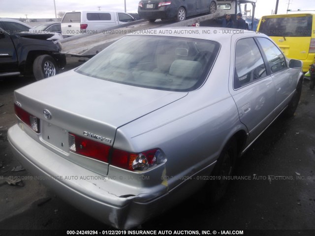 JT2BG22K2Y0416702 - 2000 TOYOTA CAMRY CE/LE/XLE SILVER photo 4