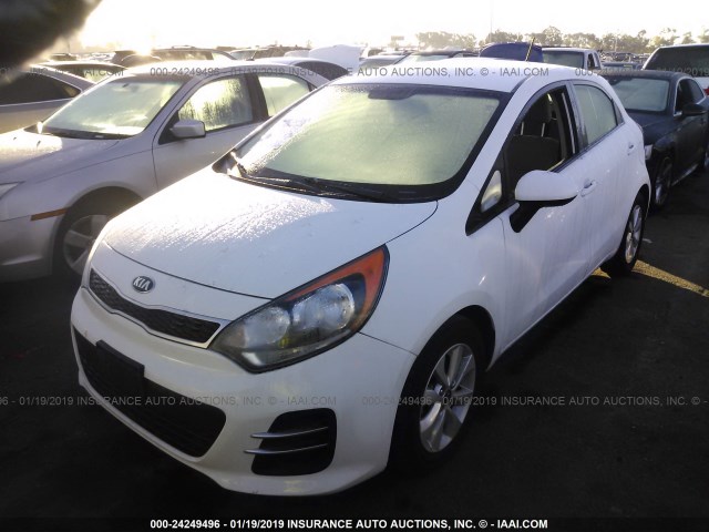 KNADN5A34G6678358 - 2016 KIA RIO EX/SX WHITE photo 2