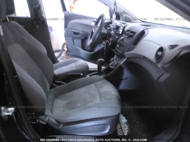 1G1JA6SH0D4120895 - 2013 CHEVROLET SONIC LS BLACK photo 5