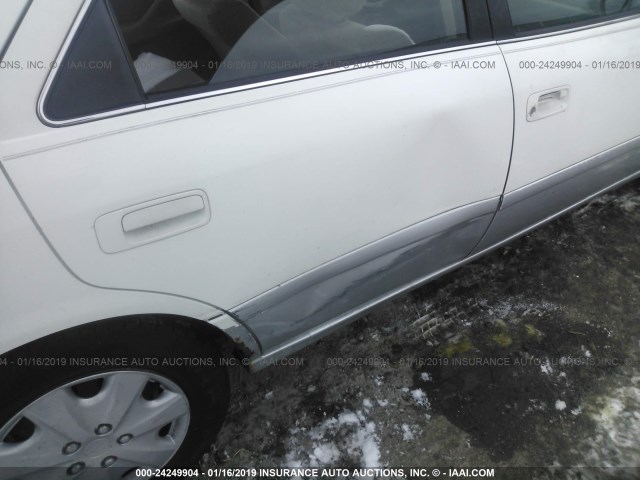 4T1BG22KX1U828139 - 2001 TOYOTA CAMRY CE/LE/XLE 白色 照片 6