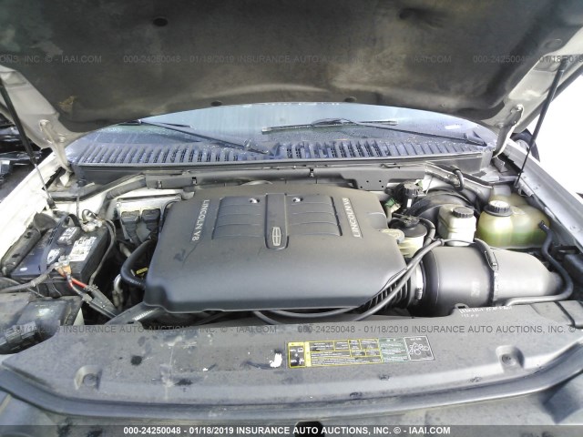 5LMFU27R84LJ38980 - 2004 LINCOLN NAVIGATOR 银色 照片 10