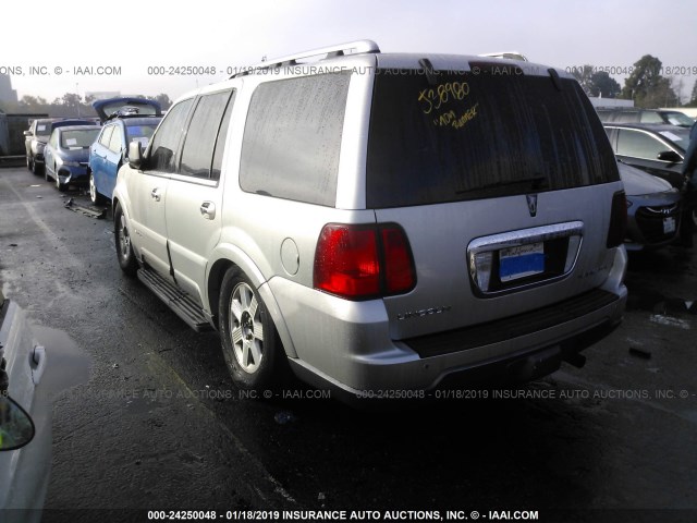 5LMFU27R84LJ38980 - 2004 LINCOLN NAVIGATOR 银色 照片 3