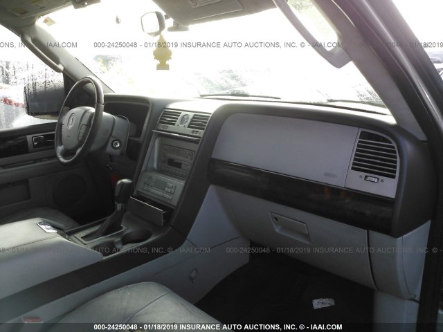 5LMFU27R84LJ38980 - 2004 LINCOLN NAVIGATOR 银色 照片 5