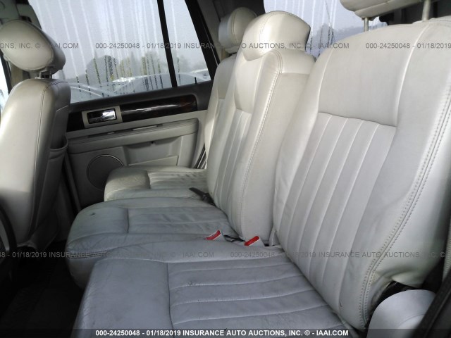 5LMFU27R84LJ38980 - 2004 LINCOLN NAVIGATOR 银色 照片 8