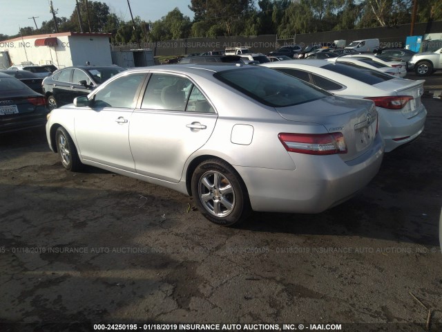 4T1BF3EK8AU011014 - 2010 TOYOTA CAMRY SE/LE/XLE SILVER photo 3