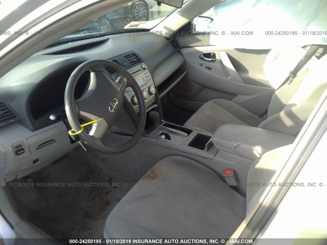 4T1BF3EK8AU011014 - 2010 TOYOTA CAMRY SE/LE/XLE SILVER photo 5